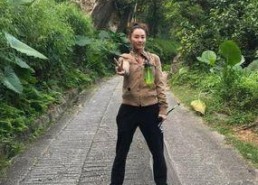 娱乐吃瓜酱爬山