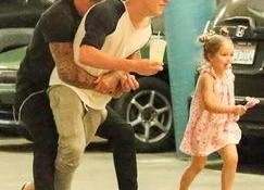 模仿娱乐圈吃瓜直播,揭秘明星幕后故事，带你领略娱乐圈风云变幻